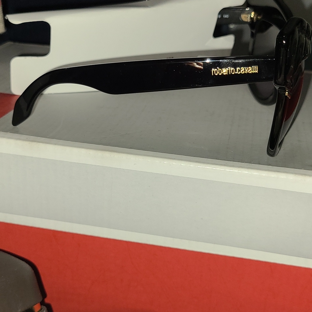 Robert Cavalli Cateye Sunglasses - Picture 5 of 5